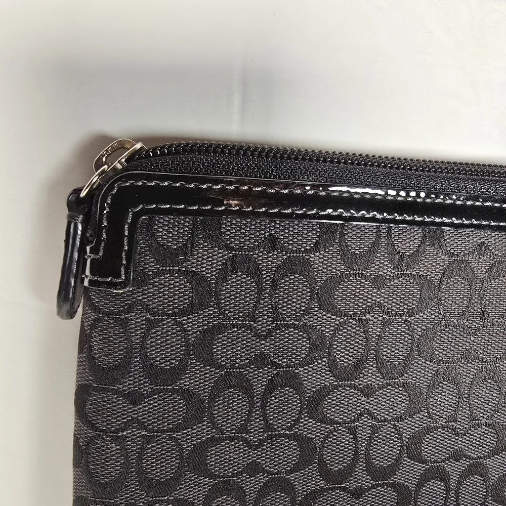NWOT COACH SIGNATURE TABLET/IPAD  1-8 GENERATION SLEEVE F61992 BLACK/GREY